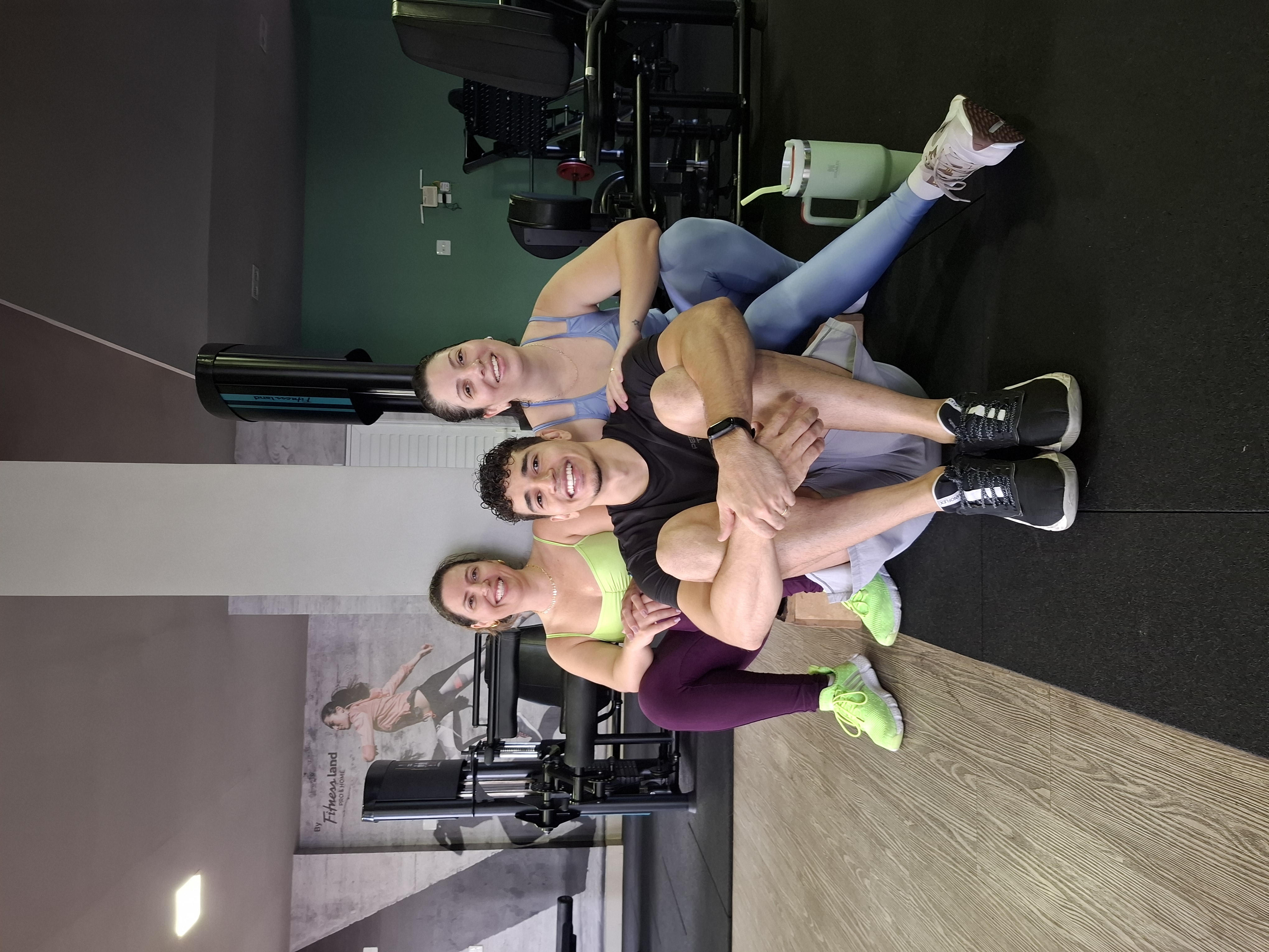 Leandro com Vanessa e Dani